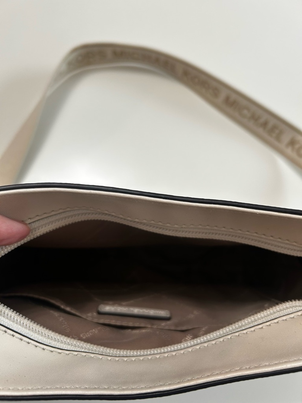 Michael Kors Cream Logo Crossbody Bag with Signature Strap - Picture 8 of 8